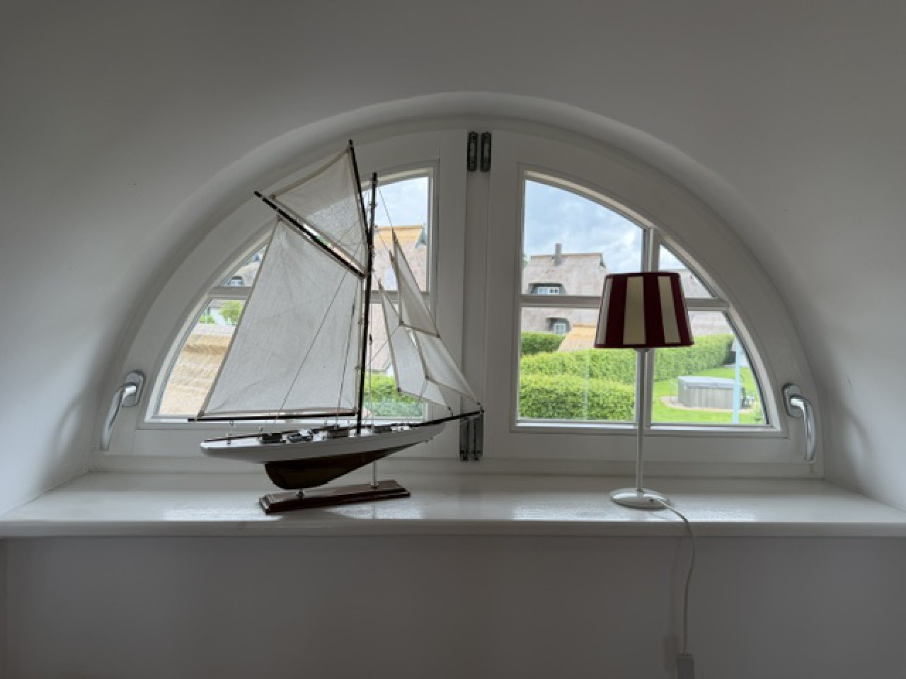 Absolute Rarität! Liebhaberobjekt in der 1. Reihe mit Blick zum Zinnowitzer Yachthafen und über die Felder. Ferienhaus mit vielen Extras!