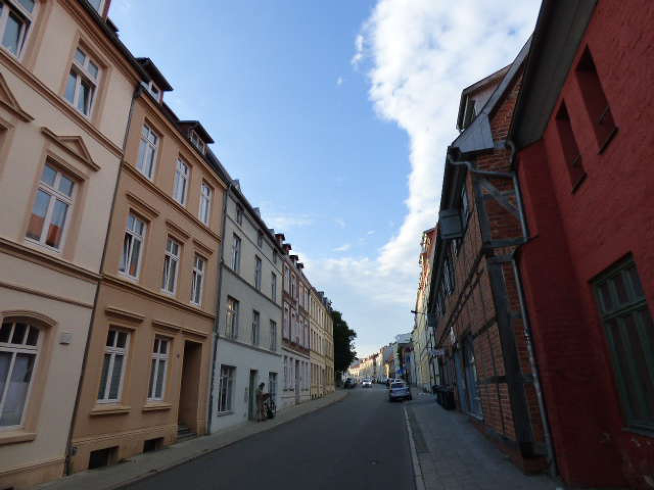 Kleines Stadthaus = 3 Wohneinheiten /  1 Gewerbeeinheit  = Voll vermietet!