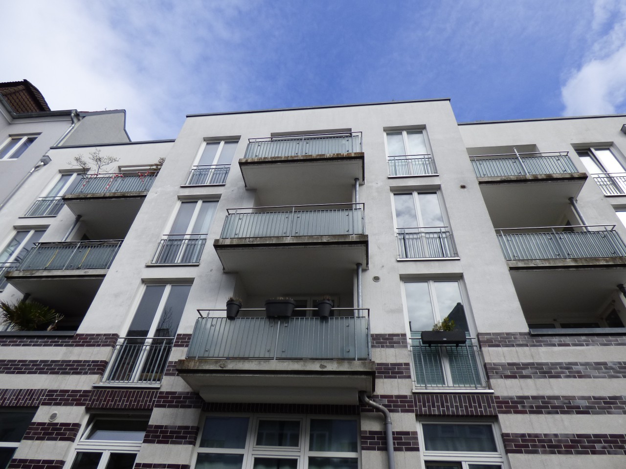 3 Zi.-Wohnung mit 2 Balkonen, Fahrstuhl und TG-Stellplatz geeignet für 2 Personen-Haushalt 
