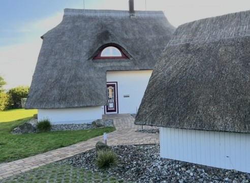 Absolute Rarität! Liebhaberobjekt in der 1. Reihe mit Blick zum Zinnowitzer Yachthafen und über die Felder. Ferienhaus mit vielen Extras!