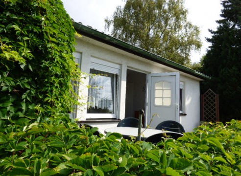 Sommer-Ferienbungalow mit wunderschönem Grundstück!